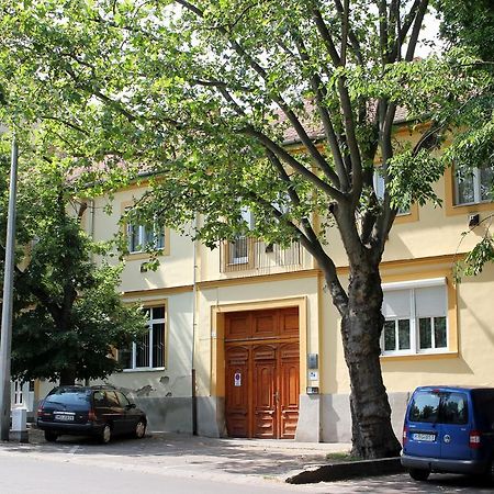 Veva Apartman - Eger Maganszallashely Eksteriør bilde