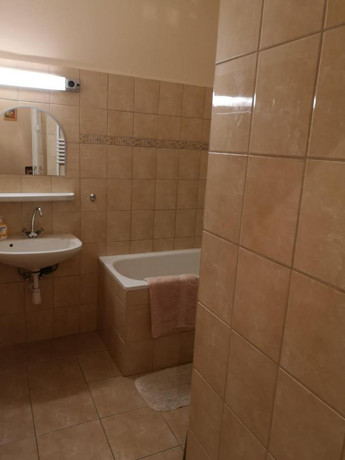 Veva Apartman - Eger Maganszallashely Eksteriør bilde